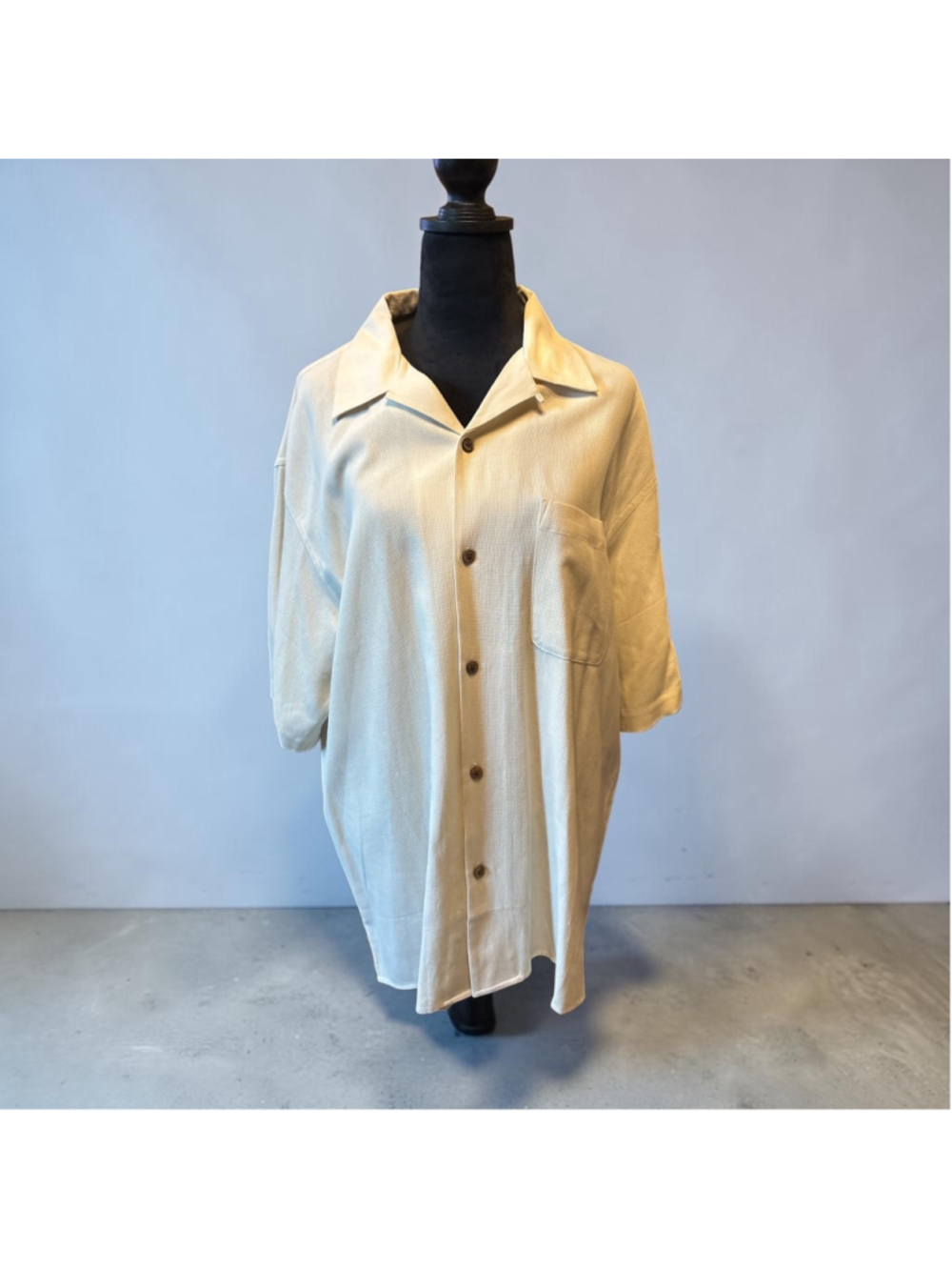 Vintage Silk Men's Cream Colored 100% Silk Button Up Shirt - Size L